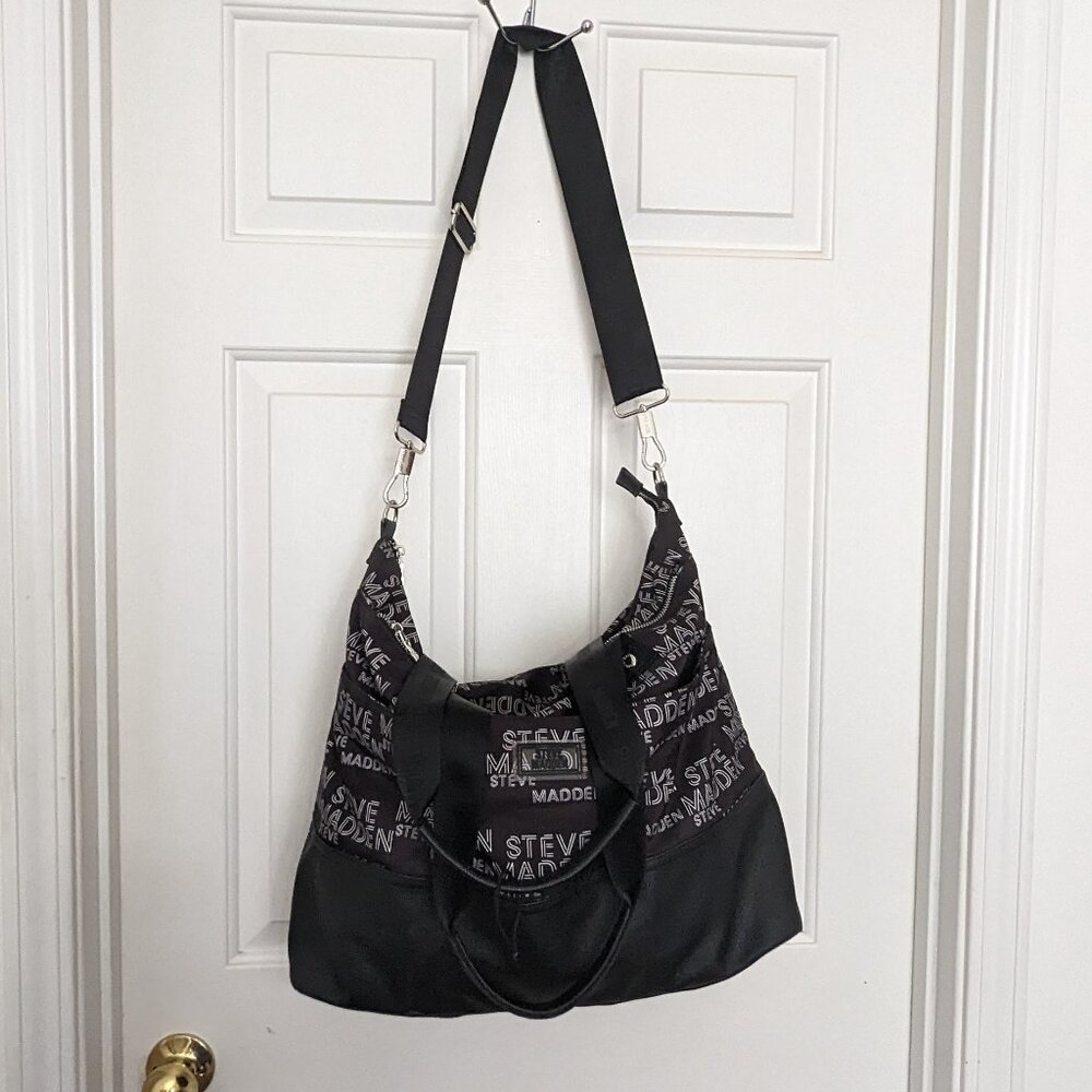 STEVE MADDEN BLACK  DUFFLE BAG - SPORTS/TRAVEL LOGO